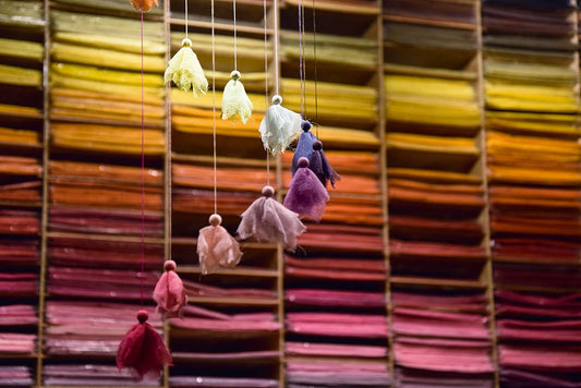 Pflanzen gefärbte Seide