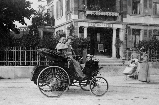 Um 1900: das Automobil beginnt seinen Siegeszug am Thunersee